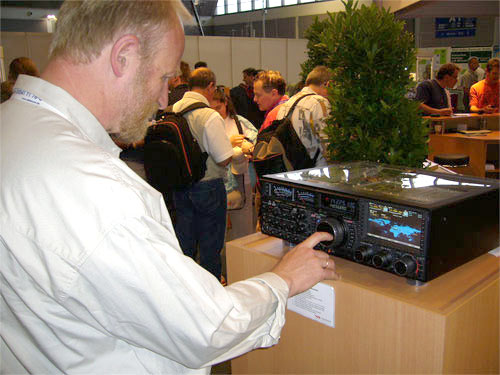 ... oder doch besser der Yaesu FT-DX-9000D??